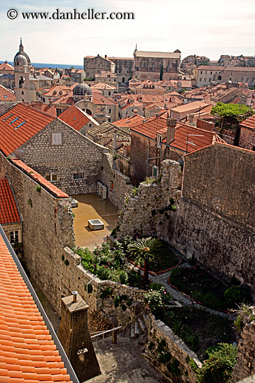 dubrovnik-rooftops-2.jpg