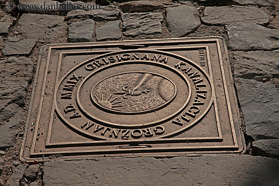 bronz-manhole-cover.jpg