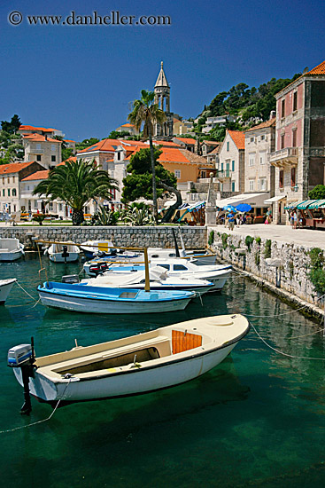 hvar-harbor-07.jpg