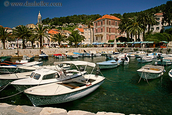 hvar-harbor-09.jpg