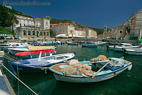 hvar-harbor-16.jpg