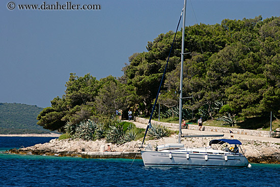 sailboat-n-walking-path.jpg