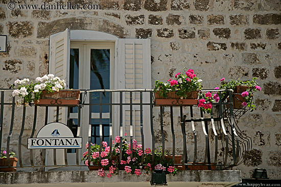 fontana-balcony-n-flowers.jpg