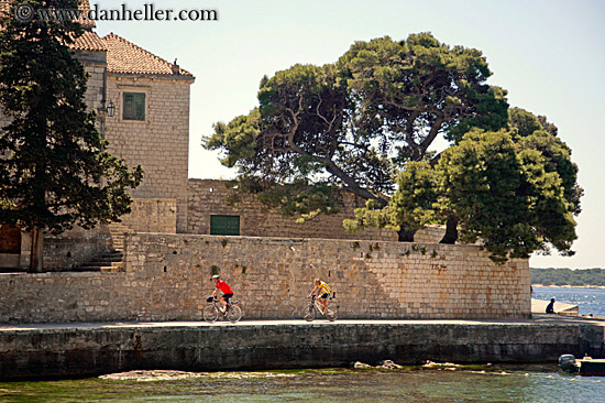 hvar-bicyclists.jpg