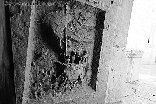 door-art-relief-4.jpg