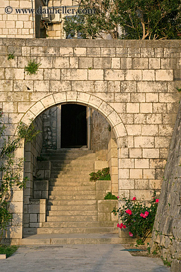 archway-n-flowers.jpg