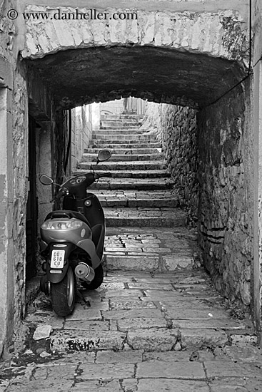 motorcycle-under-arch.jpg