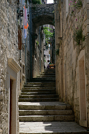 stairs-under-arch-4.jpg