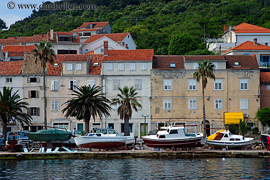 boats-on-shore-4.jpg