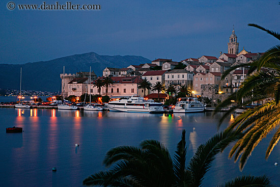 korcula-nite-harbor-2.jpg