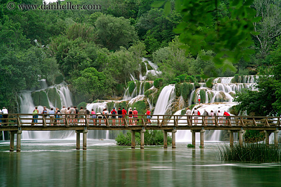 krka-waterfalls-n-crowd-1.jpg
