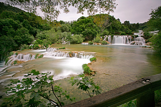 waterfall-plateau-1.jpg