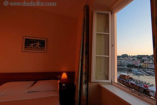 bedroom-n-window-view-2.jpg