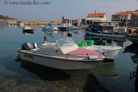 boats-in-harbor-05.jpg