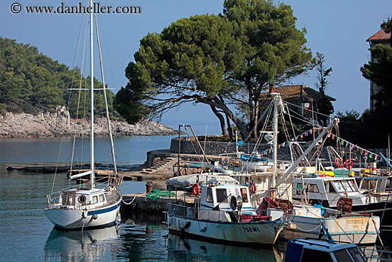 boats-in-harbor-08.jpg