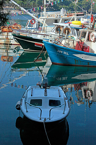 boats-in-harbor-11.jpg