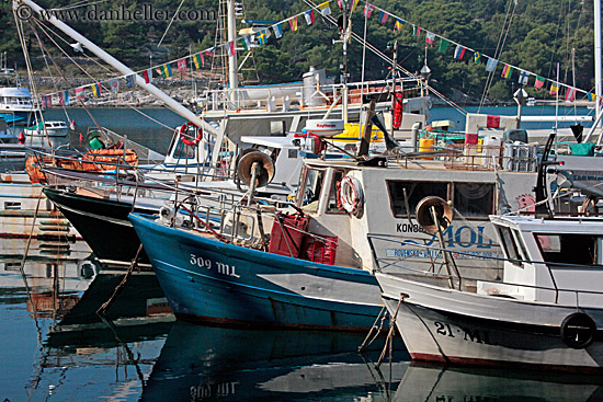 boats-in-harbor-12.jpg