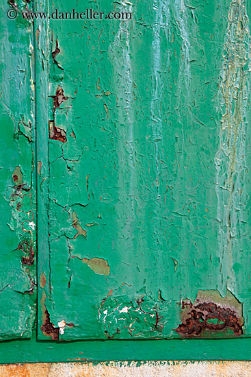 green-rusty-metal-door-2.jpg