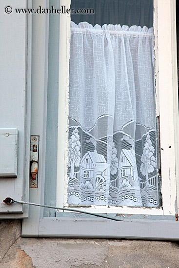 lace-window-curtain-2.jpg