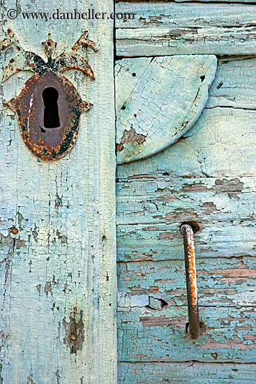 old-door-n-key_hole-2.jpg
