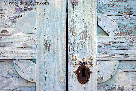 old-door-n-key_hole-3.jpg