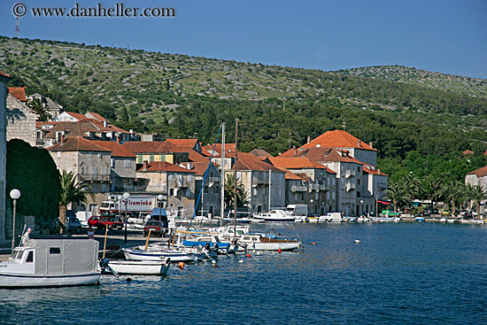 town-view-n-boats-1.jpg