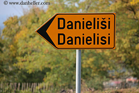 danielisi-sign.jpg