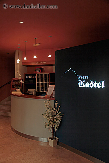hotel-kastel-reception.jpg