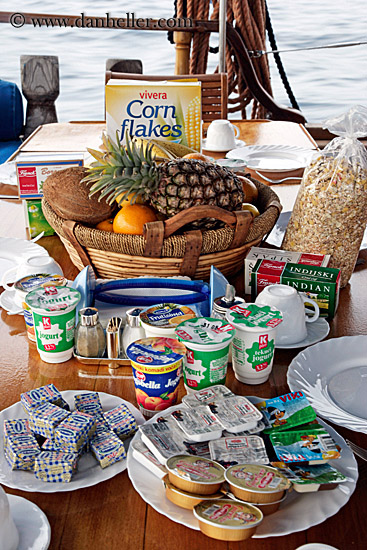 breakfast-table-3.jpg