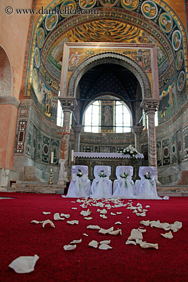 altar-n-flower-pedals.jpg