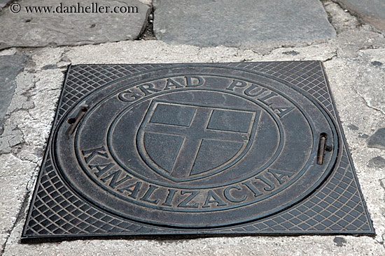 pula-manhole-cover-1.jpg