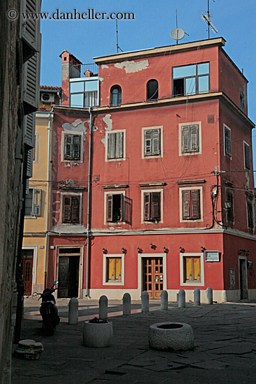 pula-red-bldg.jpg