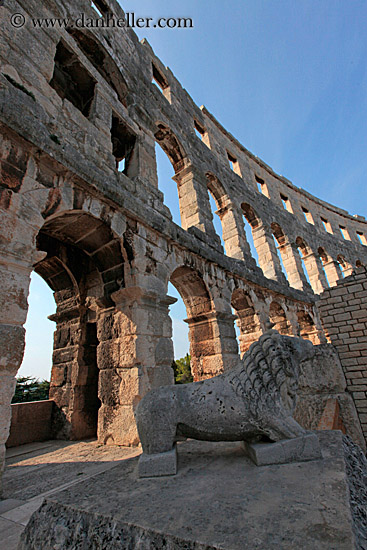 roman-amphitheater-n-lion-1.jpg