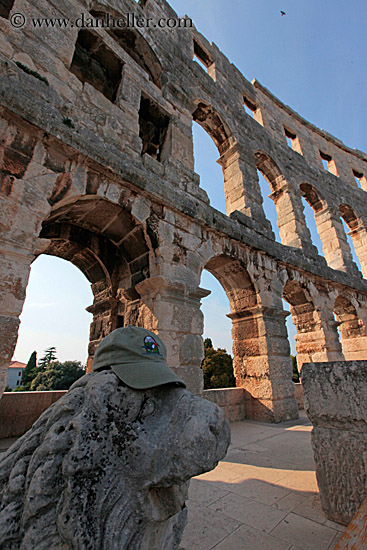 roman-amphitheater-n-lion-2.jpg