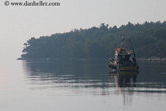 boat-on-water-1.jpg