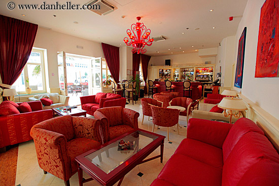 arbiana-hotel-bar-1.jpg