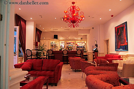 arbiana-hotel-bar-2.jpg