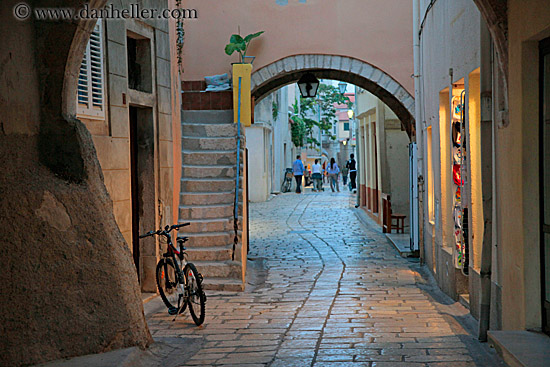 bicycle-by-arched-narrow-street.jpg