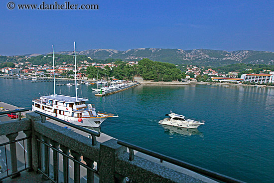 yacht-n-speedboat-in-harbor.jpg