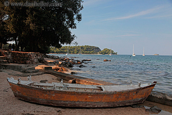old-wood-boat-on-sand-1.jpg