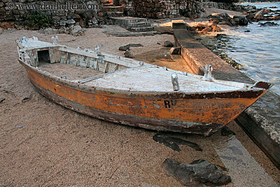 old-wood-boat-on-sand-2.jpg