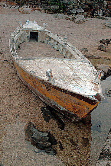 old-wood-boat-on-sand-3.jpg