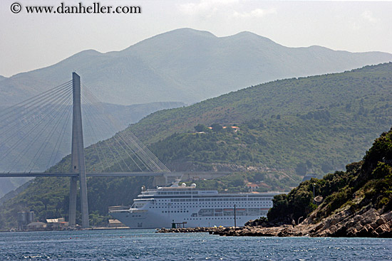 cruise-ship-n-bridge.jpg