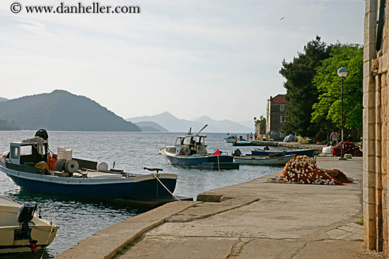 boats-in-harbor-2.jpg