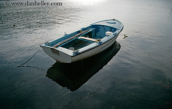 lone-blue-boat.jpg