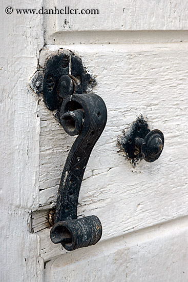 white-door-black-handle.jpg