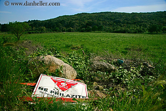 landmine-warning-sign-2.jpg