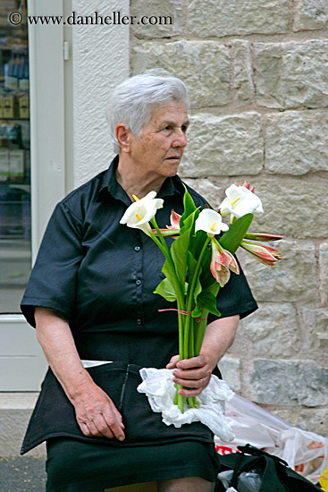flower-vendor-woman-1.jpg