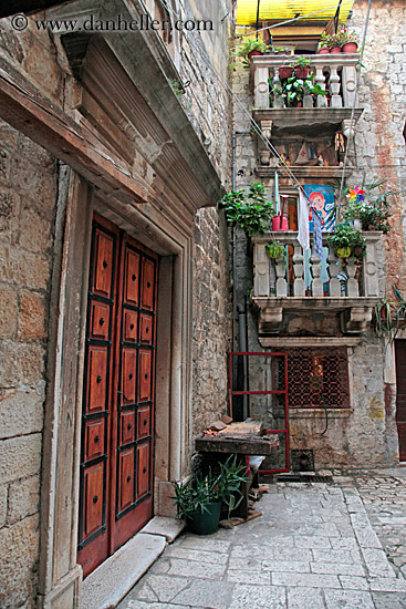 ornate-door-n-stone-balconies.jpg