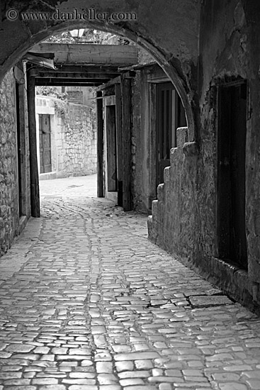 cobble_stones-n-steps-n-archway-1.jpg